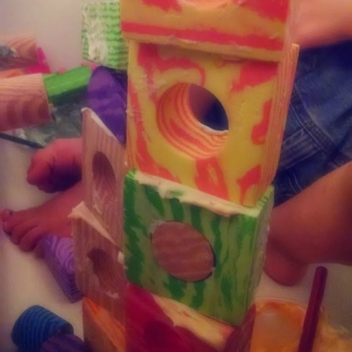 Stimulate your child's imagination with this creative foam block engineering STEM challenge! Easy to set up and clean up, foam block engineering is a must!