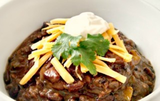 Cook up a batch of easy slow cooker gluten free chili this winter! This chili is healthy, hearty, and easy to make. Make it gluten free and vegan, too!